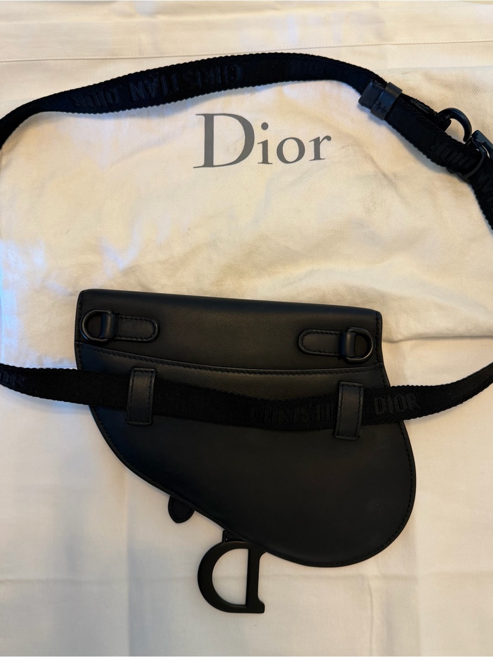 Dior Ultra matte Black clad skin Saddle Belt Bag with 'D' Charm - Picture 4 of 8